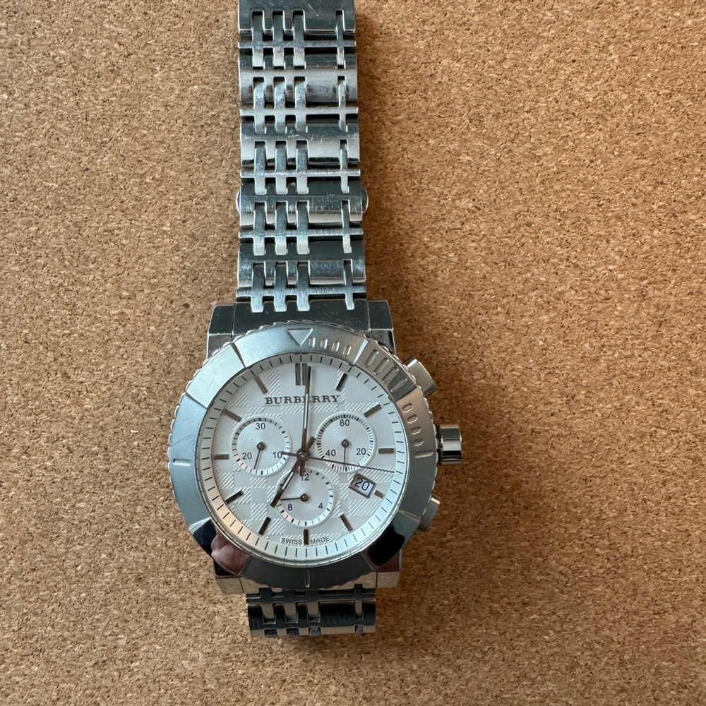 Trench Chronograph Silver Dial Stainless Steel Men's Watch
Item No. BU2303.